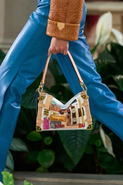 Look 30